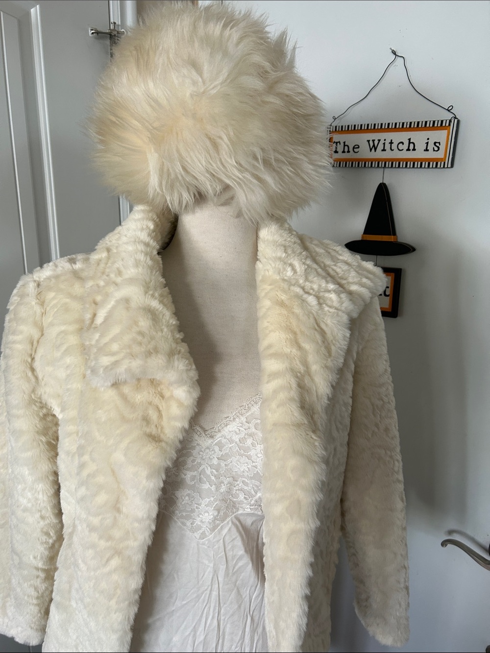 Halloween - Ivana Humpalot Fur Hat